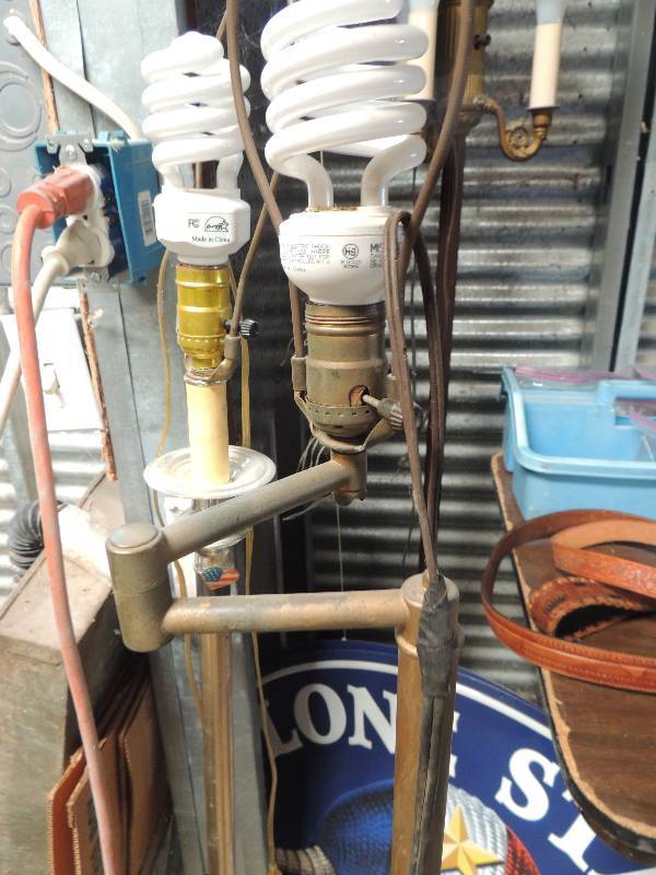 lot 728 image: 2 floor lamps and 1 rolling lamp