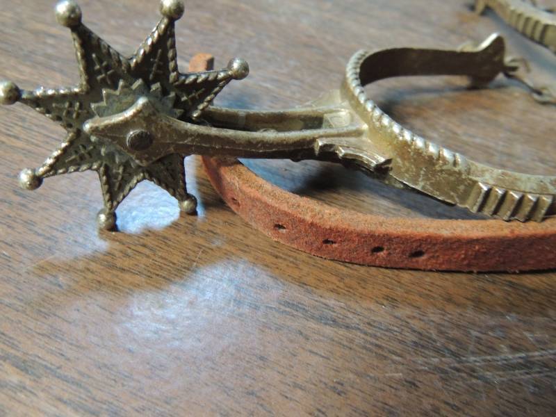 lot 733 image: Matching set of childrens spurs