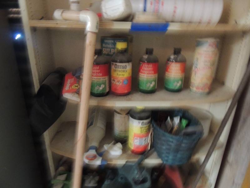 lot 807 image: contents of shelf - oil, chemicals as shown