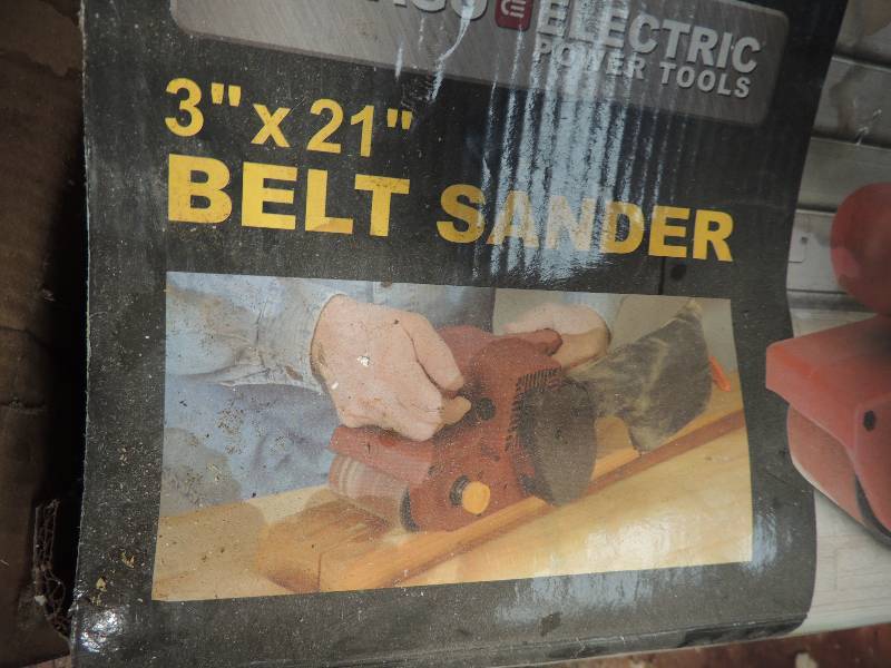 lot 5 image: Belt sander with new sand belt 3 by 21