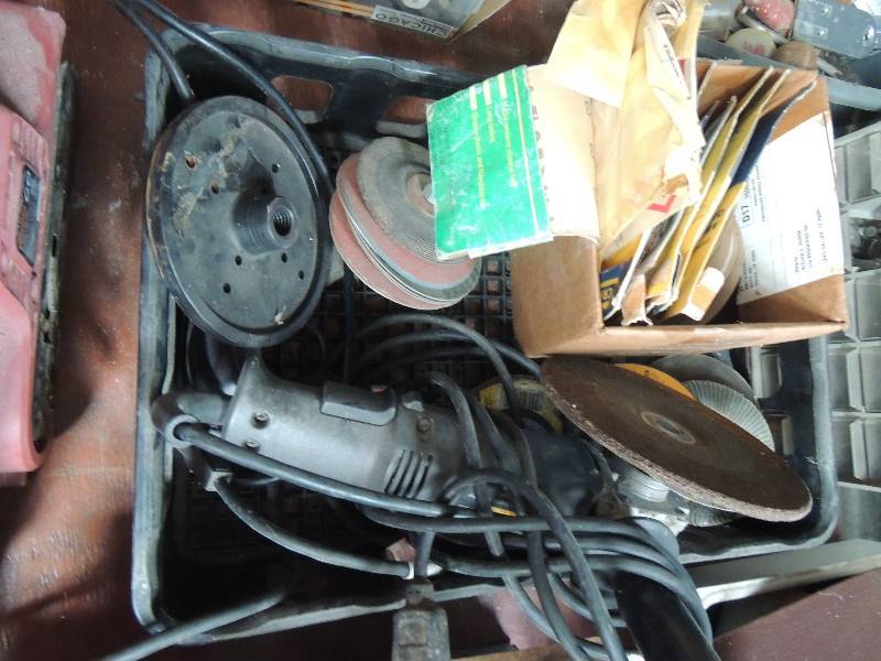 lot 11 image: 4 12 Angle grinder Norton brand all size sand wheel