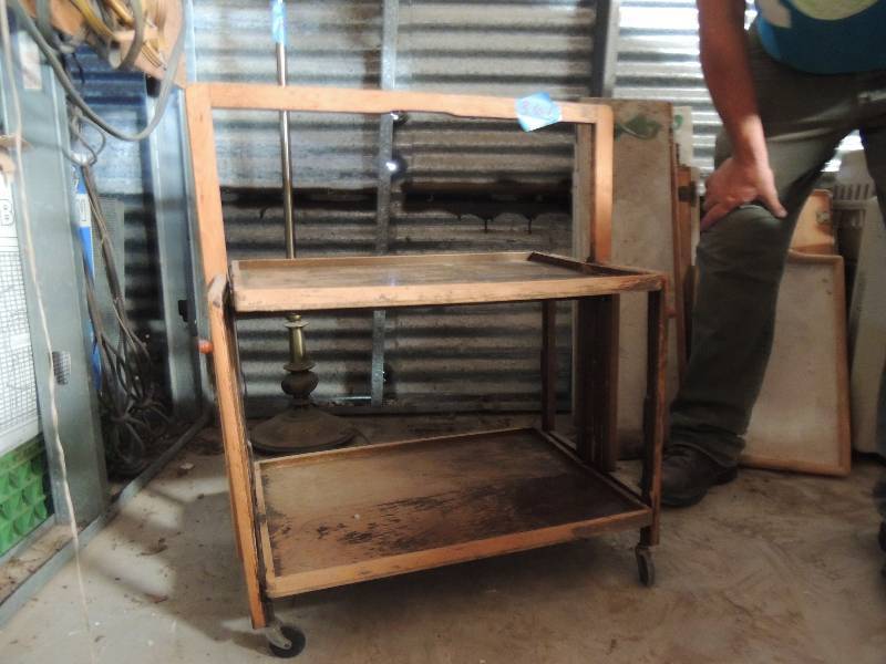 lot 361 image: Collapsible serving tray wooden (vintage)