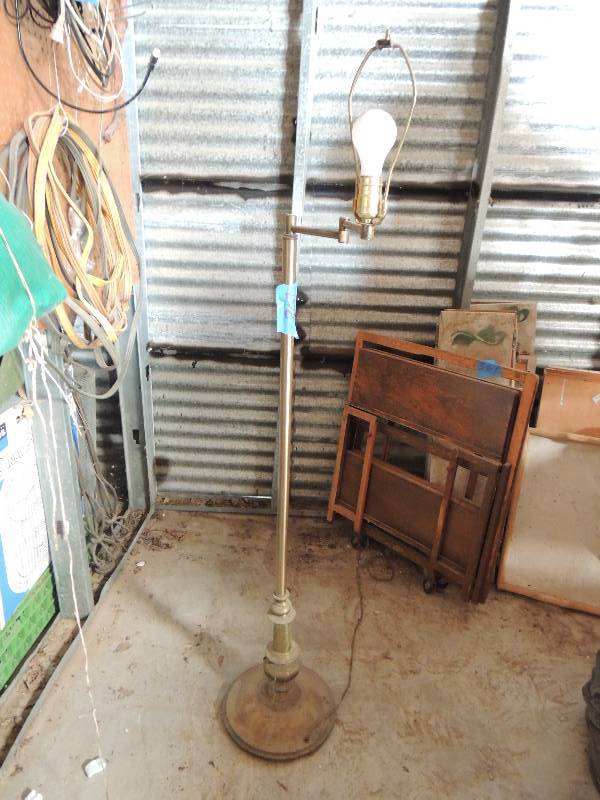 lot 362 image: Brass  Floor lamp
