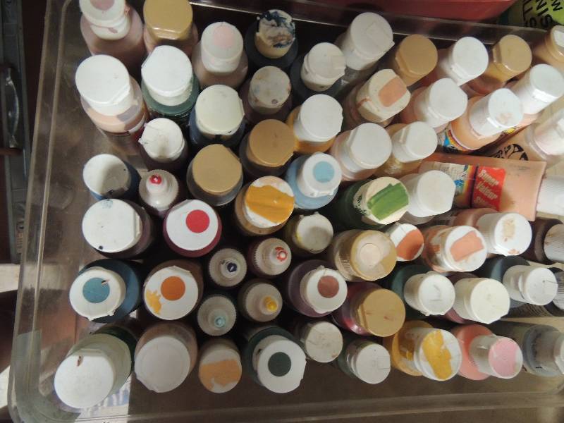 lot 30 image: Highlighters, chalk, color pencils and paint brushes