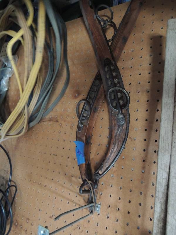 lot 365 image: Pair of HANES