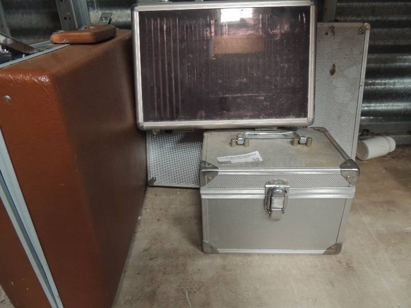 lot 32 image: 3 silver metal art boxes