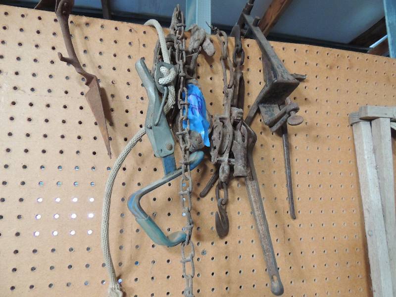 lot 367 image: Sheep shearer, small boomer and ratchet pullies