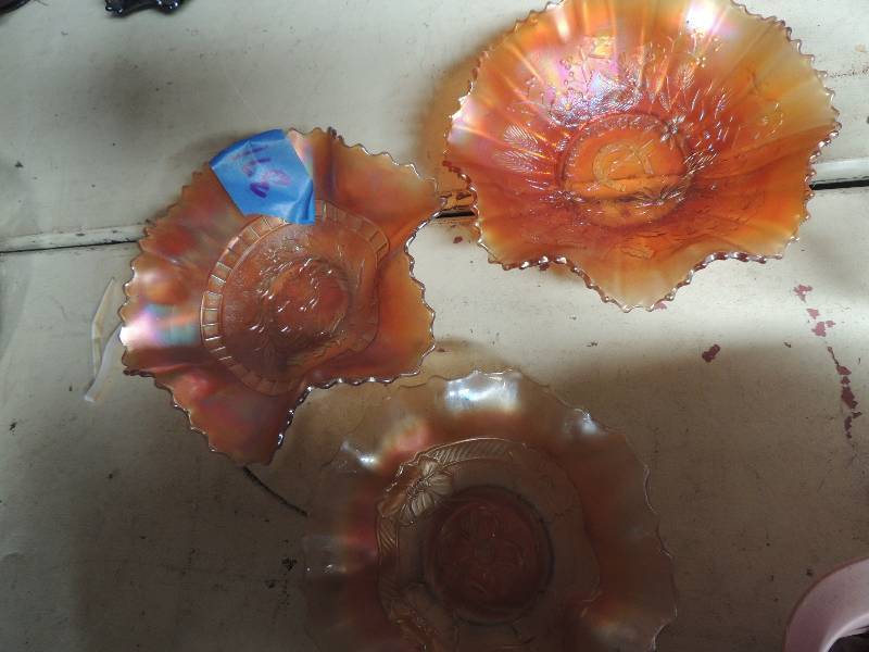 lot 371 image: Carnival glass bowls x 3 orange
