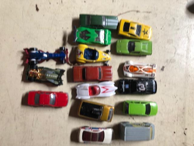 lot 802 image: Matchbox or hot wheels quantity 15