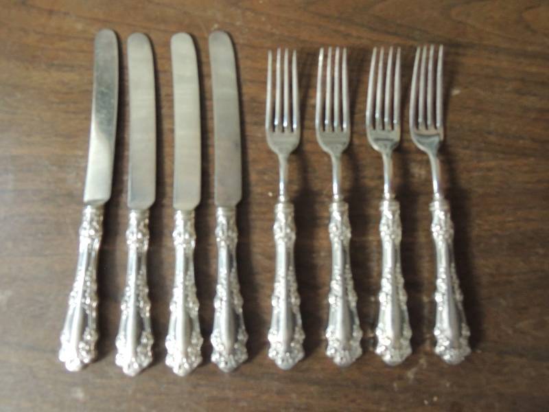 lot 523 image: Silverware- Qty. 8 Rogers brothers 1864 set    FORKS 4 KNIVES