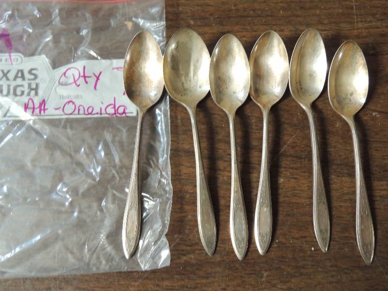 lot 519 image: Qty 7 SPOONS - WA ROGERS, AA Oneida