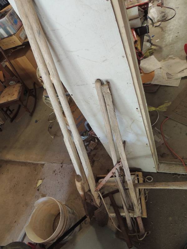 lot 811 image: POST HOLE DIGGER, SMALL PICK, AXE