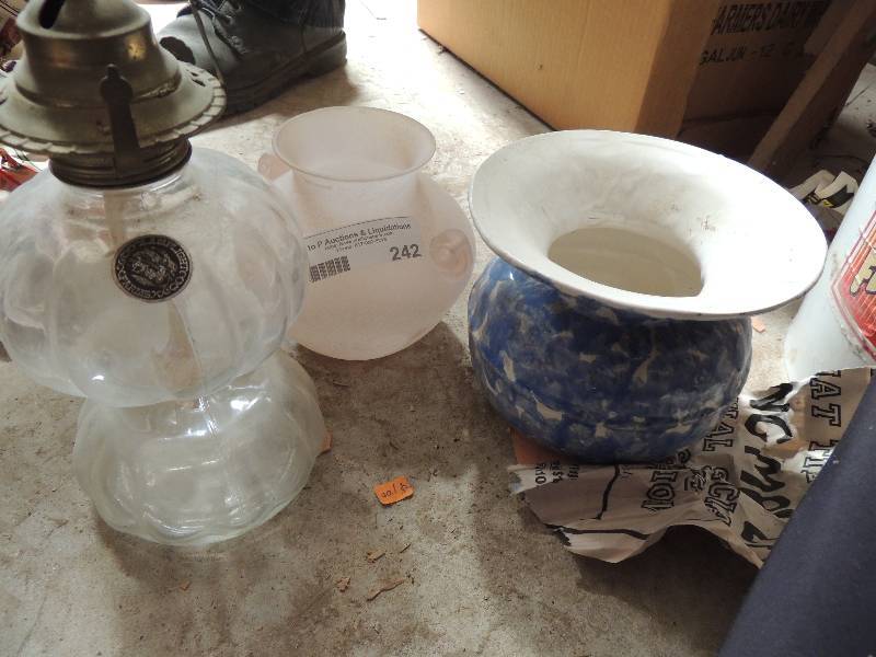 lot 242 image: Ceramic spittoon, oil lamp  and FROSTED pink glass bowl