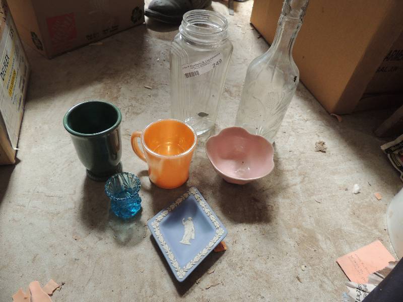 lot 249 image: WEDGWOOD PIN TRAY, 2 vintage jars, pink bowl, and FIRE KING cup