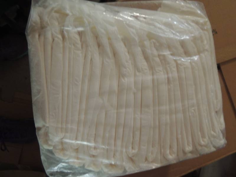 lot 480 image: ADULT LARGE DIAPERS - HOSPITAL BRAND  - CASE WITH 8 BUNDLES AND A BOX WITH 7 BUNDLES
