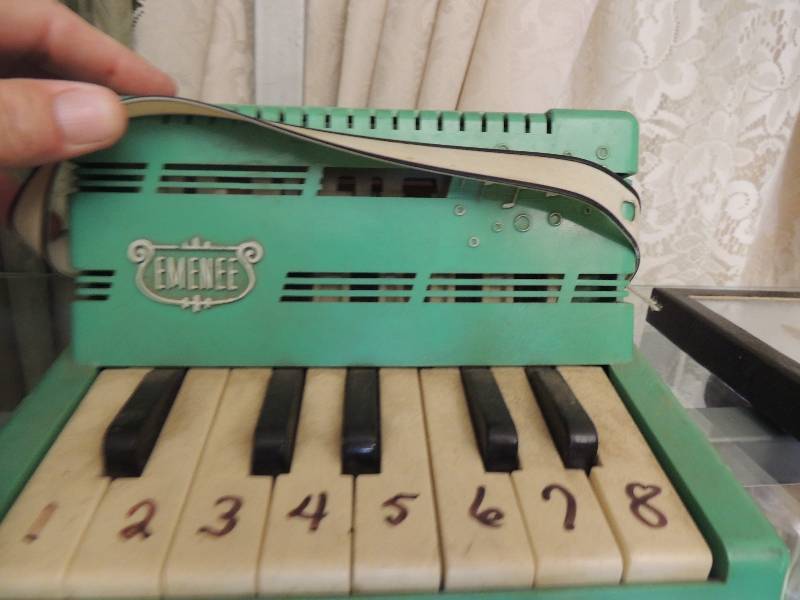 lot 5 image: VINTAGE   Small  ACCORDIAN - KIDS  Green color