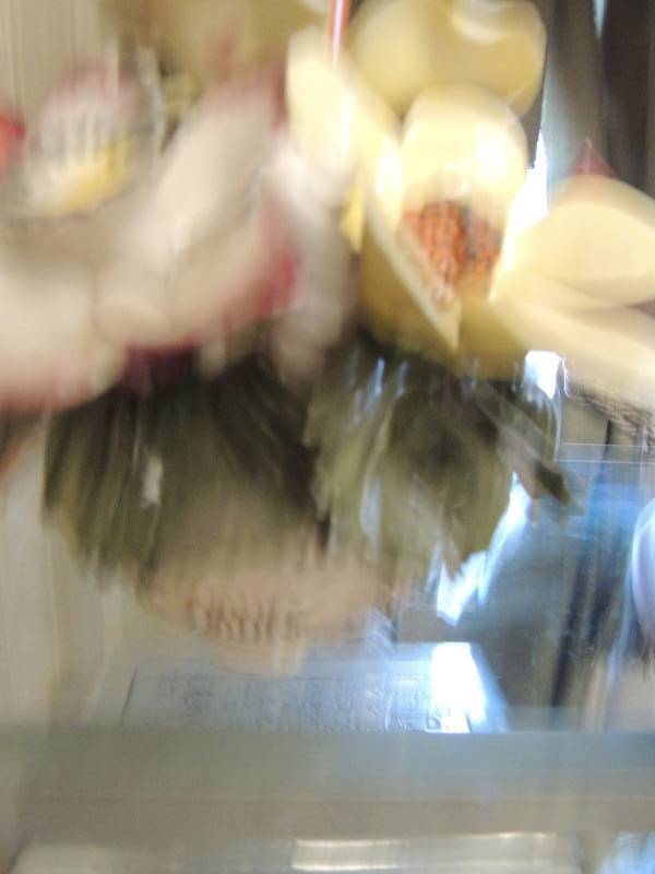 lot 13 image: Glass flower pot made in Italy