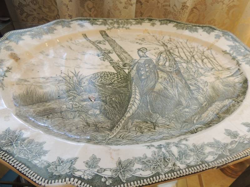 lot 19 image: Large Peacock platter Royal game hand engraved b Josiah Wedgwood made in England