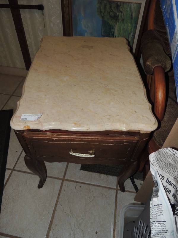 lot 20 image: 2 vintage marble top coffeeend tables one drawer