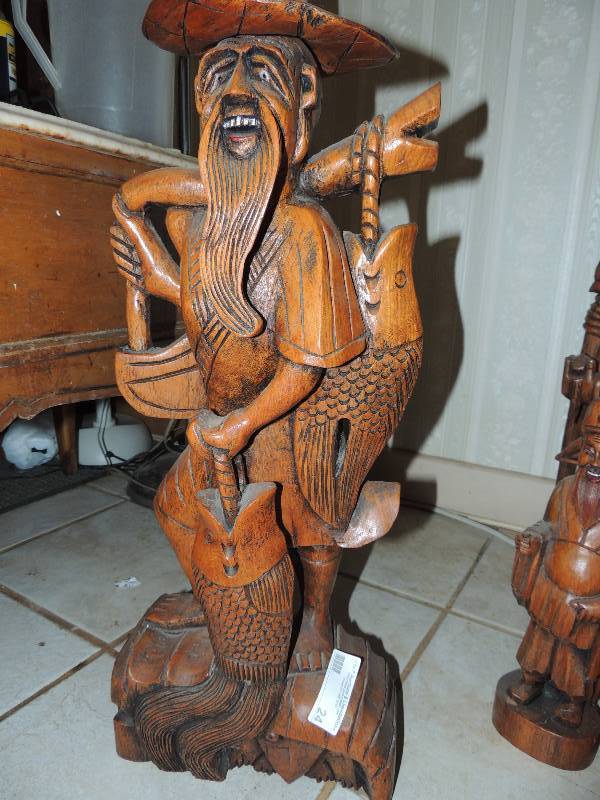 lot 24 image: 2 fish solid wood 24 12