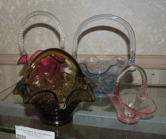 lot 34 image: 4 Fenton glass baskets