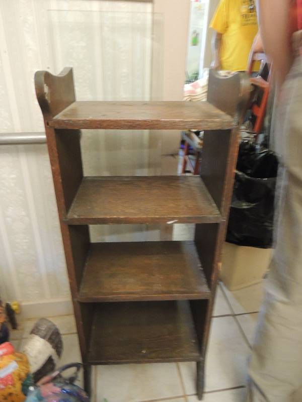 lot 51 image: SMALL SHELF WITH 4 SHELVES