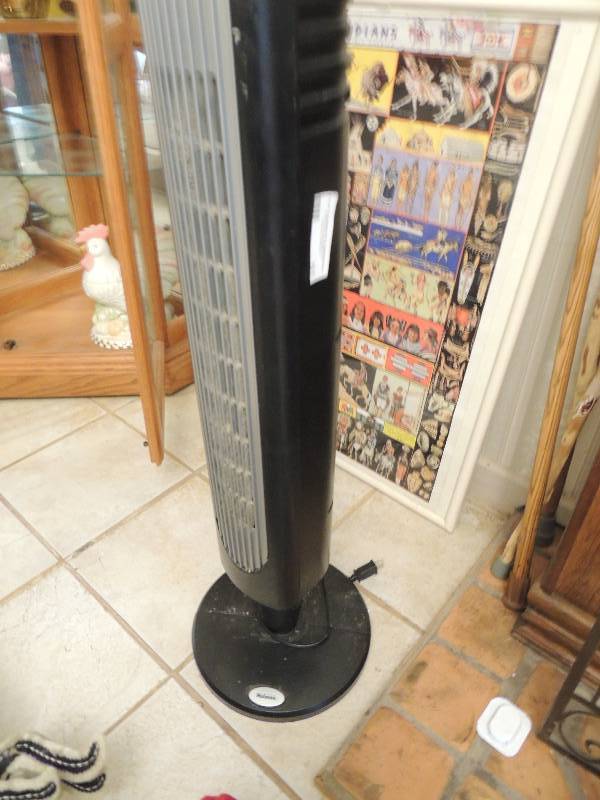 lot 61 image: Holmes   floor Fan