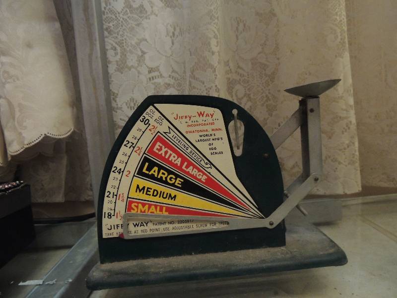 lot 67 image: JIFFY-WAY EGG SCALE