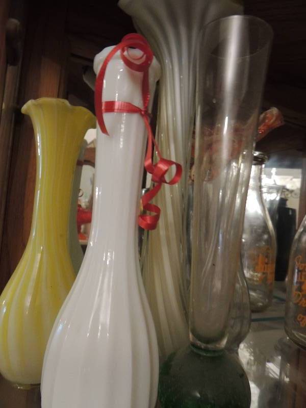 lot 71 image: 5 Vases - SWIRLED YELLOW, SWIRLED WHITE, MILK GLASS