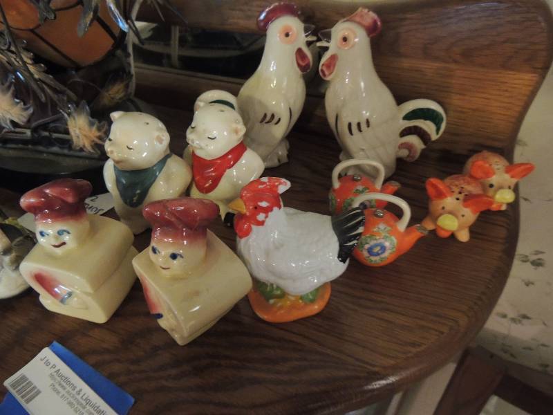 lot 89 image: 5 sets of S&P shakers