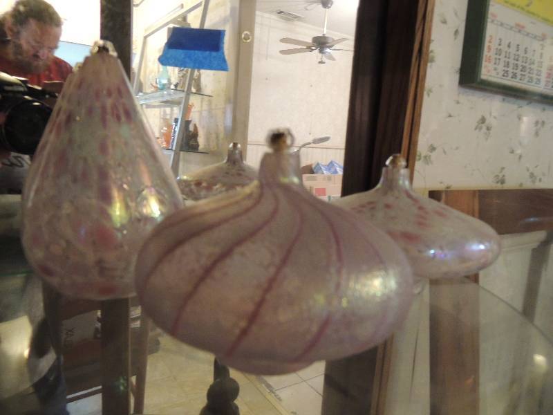 lot 92 image: 3 moroso style faded pink oil lamps new wick