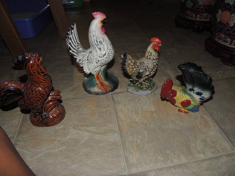lot 98 image: 4 roosters