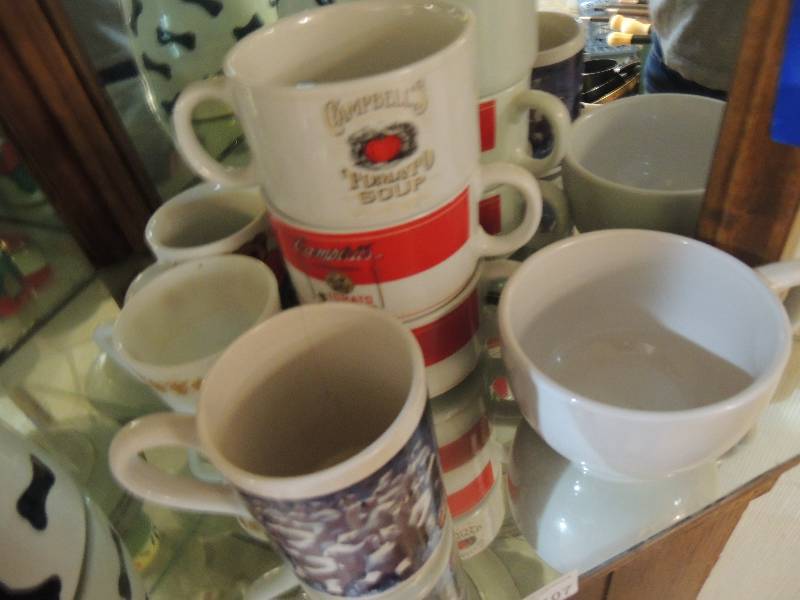 lot 107 image: Campbell soup cups x 4