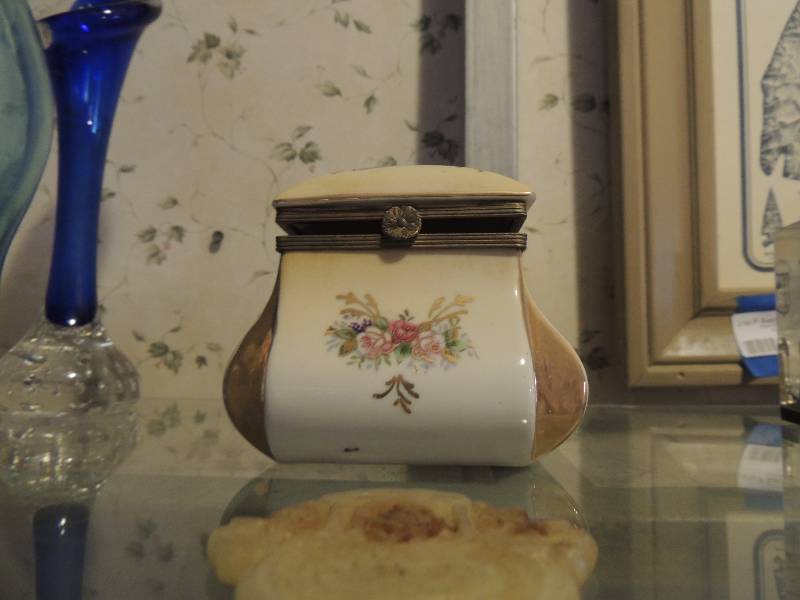 lot 114 image: Royal crown Trinket box AND MORE