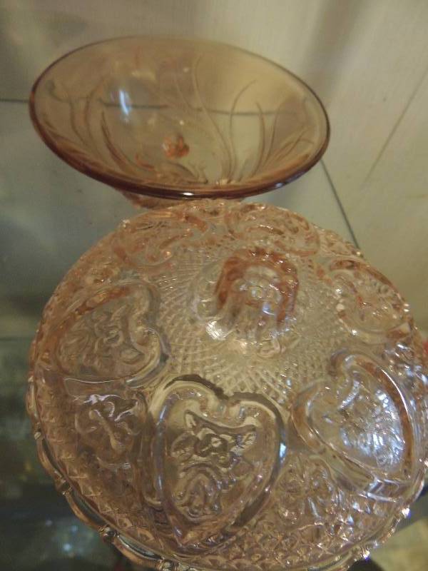 lot 126 image: 2 pink crystal bowls one with lid