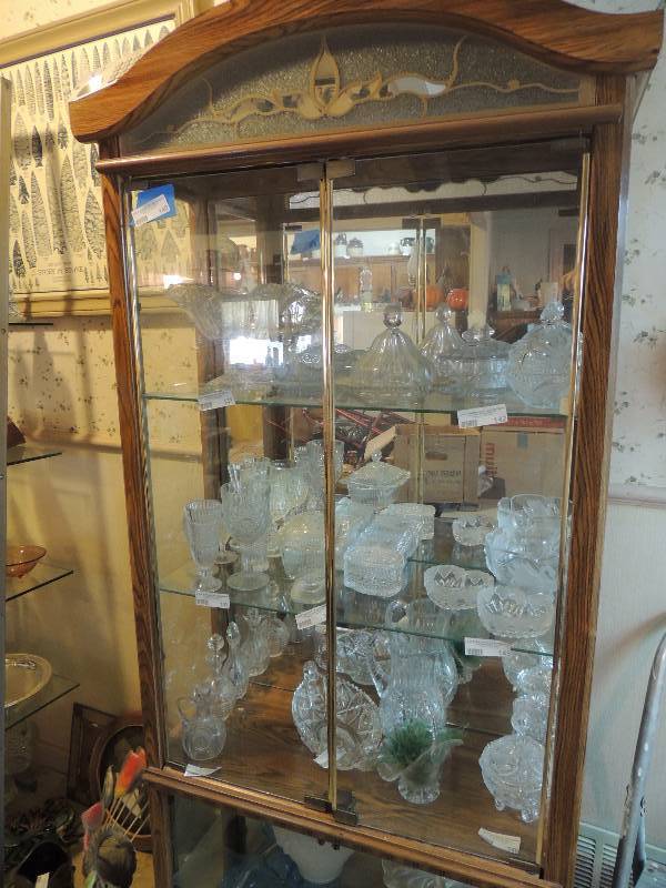 lot 140 image: China hutch 3 glass shelf 2 wood shelves 32 25 x 6ft contents not included
