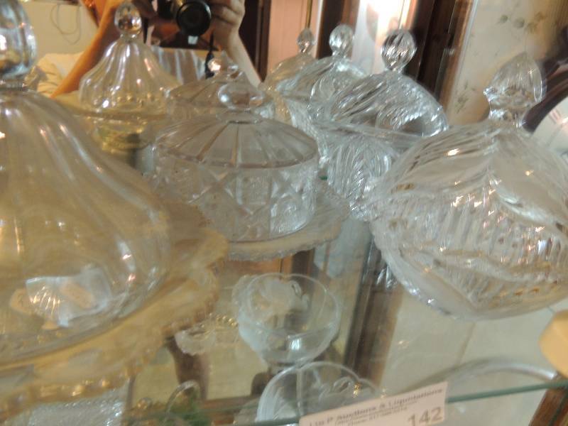 lot 142 image: 4 crystal candy dishes