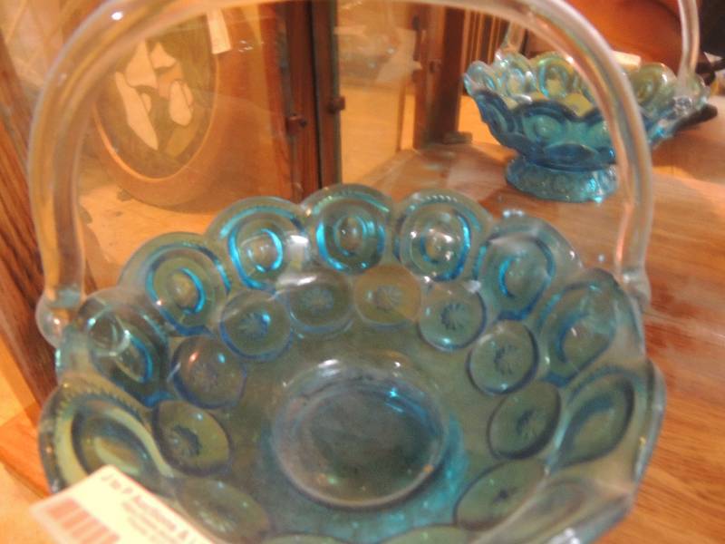 lot 150 image: blue bouquet bowl