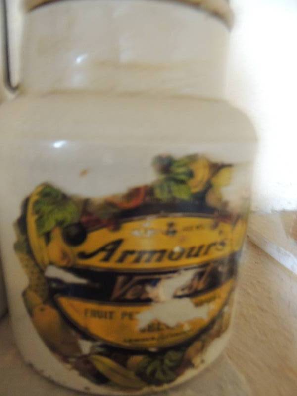 lot 162 image: Armor yeast preserve jar with lid 1 gal. jug chipped