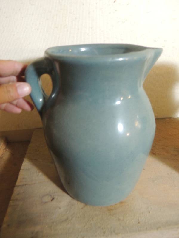 lot 163 image: 3 PITCHERS 1 qt. green band label R blue pottery brown pottery