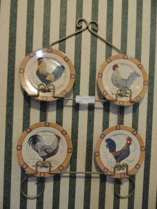 lot 169 image: Godinger 4 rooster plates on display