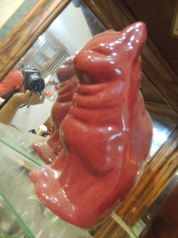 lot 172 image: MAROON Cat statue and brown glass jug
