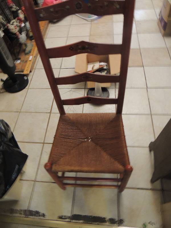 lot 177 image: 2 wicker kitchen chairs - FOLK ART