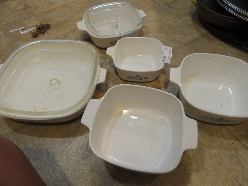 lot 186 image: 5 Corning WARE-  2 with lids