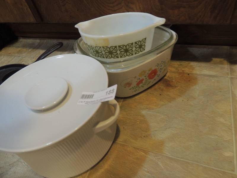 lot 188 image: Deep dish corning wear with lid Pyrex bowl white flour canister