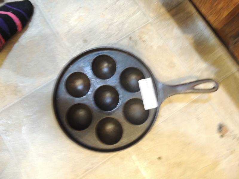 lot 189 image: GRISWALD CAST IRON EGG POACHERDANISH EGG SKILLET -