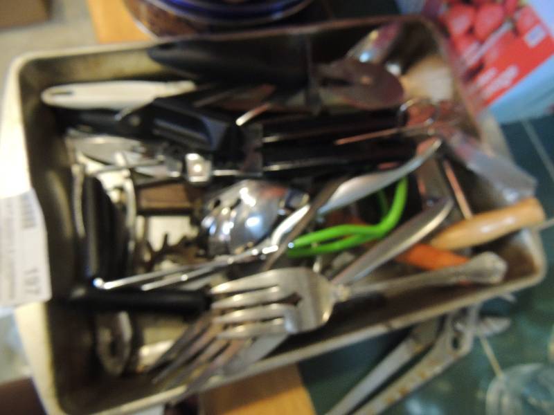 lot 197 image: Pan of kitchen utensils