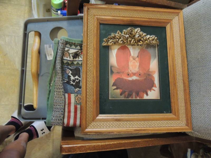 lot 207 image: 2 lap trays rooster pic by bobby Wayne 1998