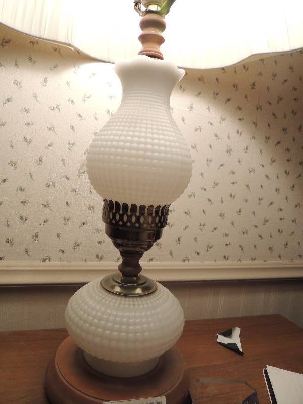 lot 214 image: Vintage WHITE HOB NOB MILK GLASS LAMP WITH SHADE