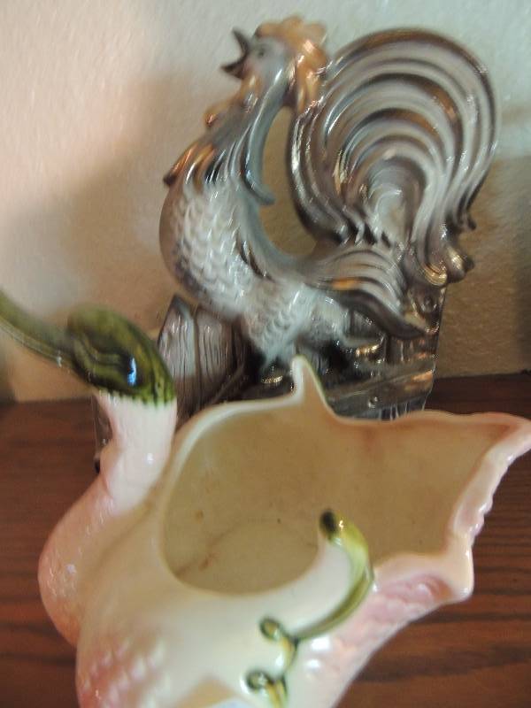 lot 223 image: Hull geese and Vintage ROOSTER TV light
